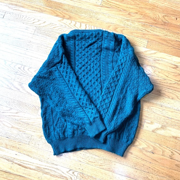 Western Island Emerald 100% Merino Wool Sweater - Picture 9 of 12